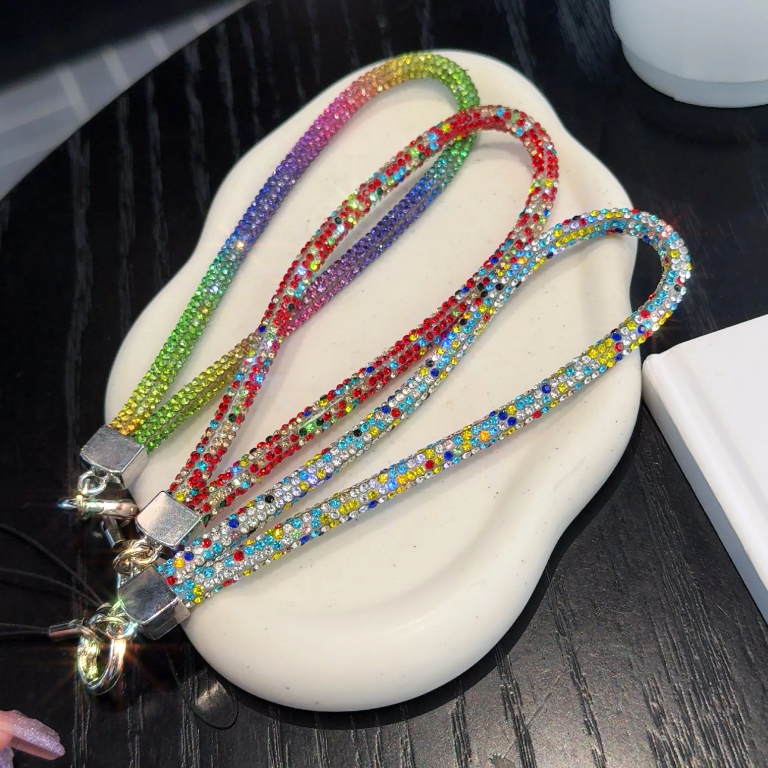 Neue Handy Lanyard Handgelenk Kette Luxus Strass Hängende Kette High-end Kurze Strass-verkrustete Armband Anti-verloren Image