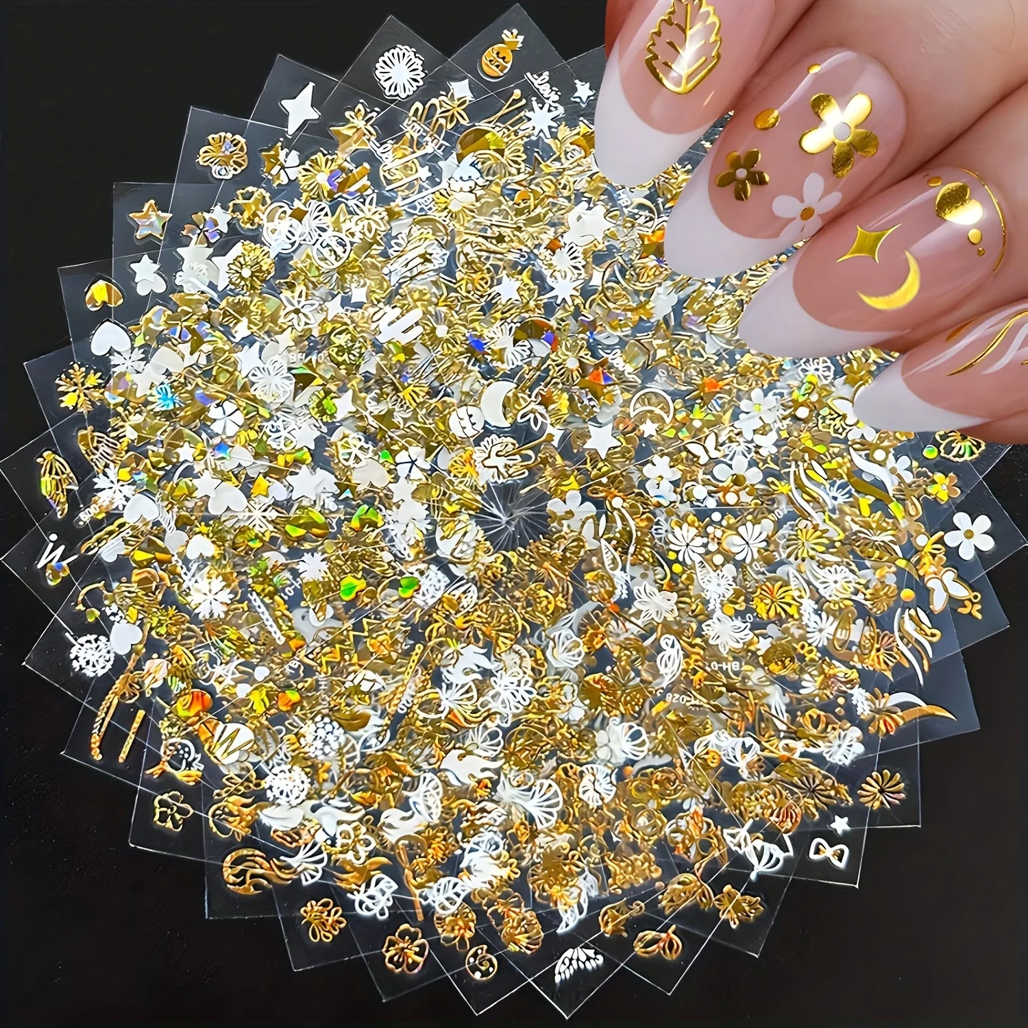 30 Blatt goldene Nail-Art-Aufkleber – selbstklebende 3D-Herzen, metallisch golden (mit einigen mehrfarbigen Akzenten) – kein Kleber erforderlich