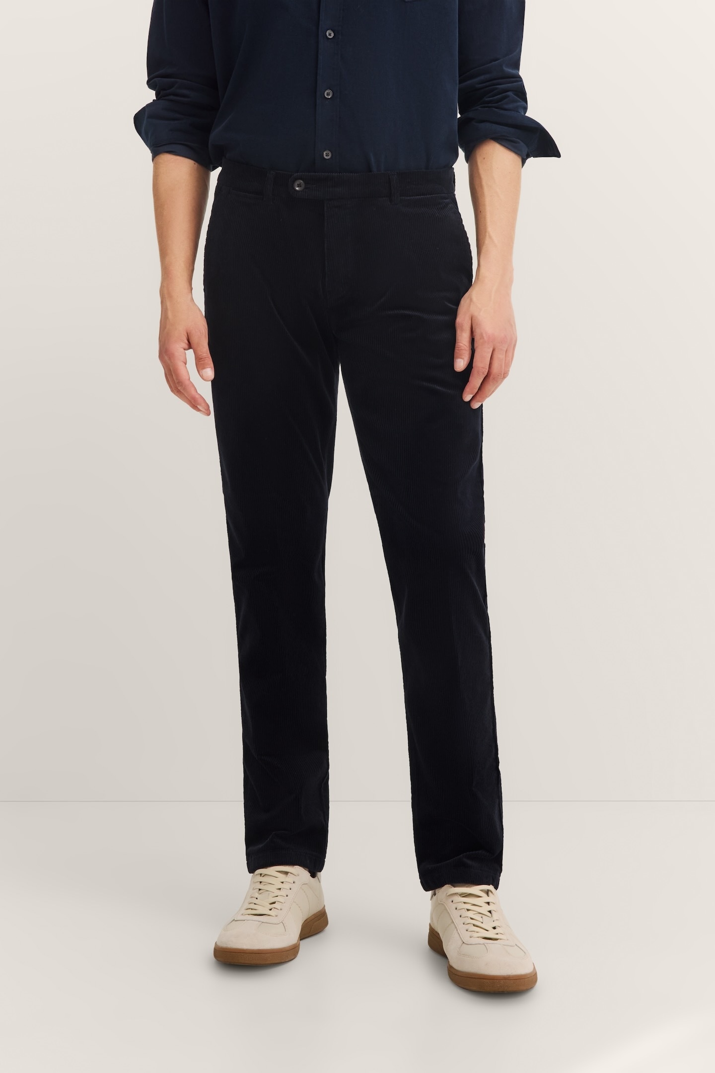 Cordhose BUGATTI "Modern Fit", Herren, Gr. 40, Länge 30, blau (390, marine), 77% Baumwolle, 22% Lyocell, 1% Elasthan, unifarben, normal, Hosen Cordhose, mit Soft Touch & Stretch-Komfort