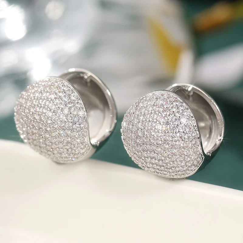 Luxuriöse synthetische weiße Zirkonia-Ohrringe für Männer und Frauen, Unisex-Hip-Hop-Party-Schmuck, Braut-Hochzeitsgeschenke