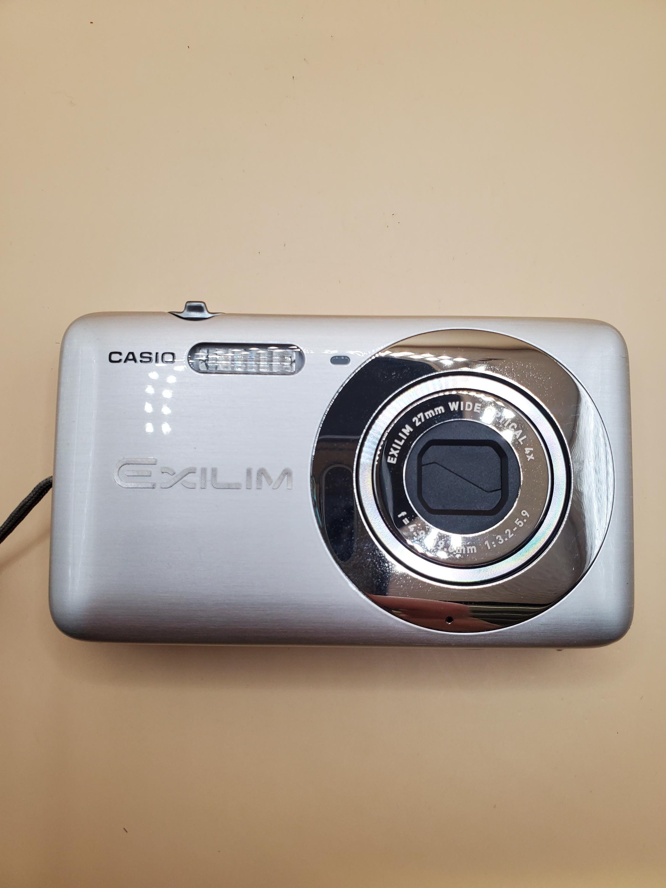 Casio EX-Z800 Silber 14,1 MEGA PIXEL Digitalkamera - Komplettset