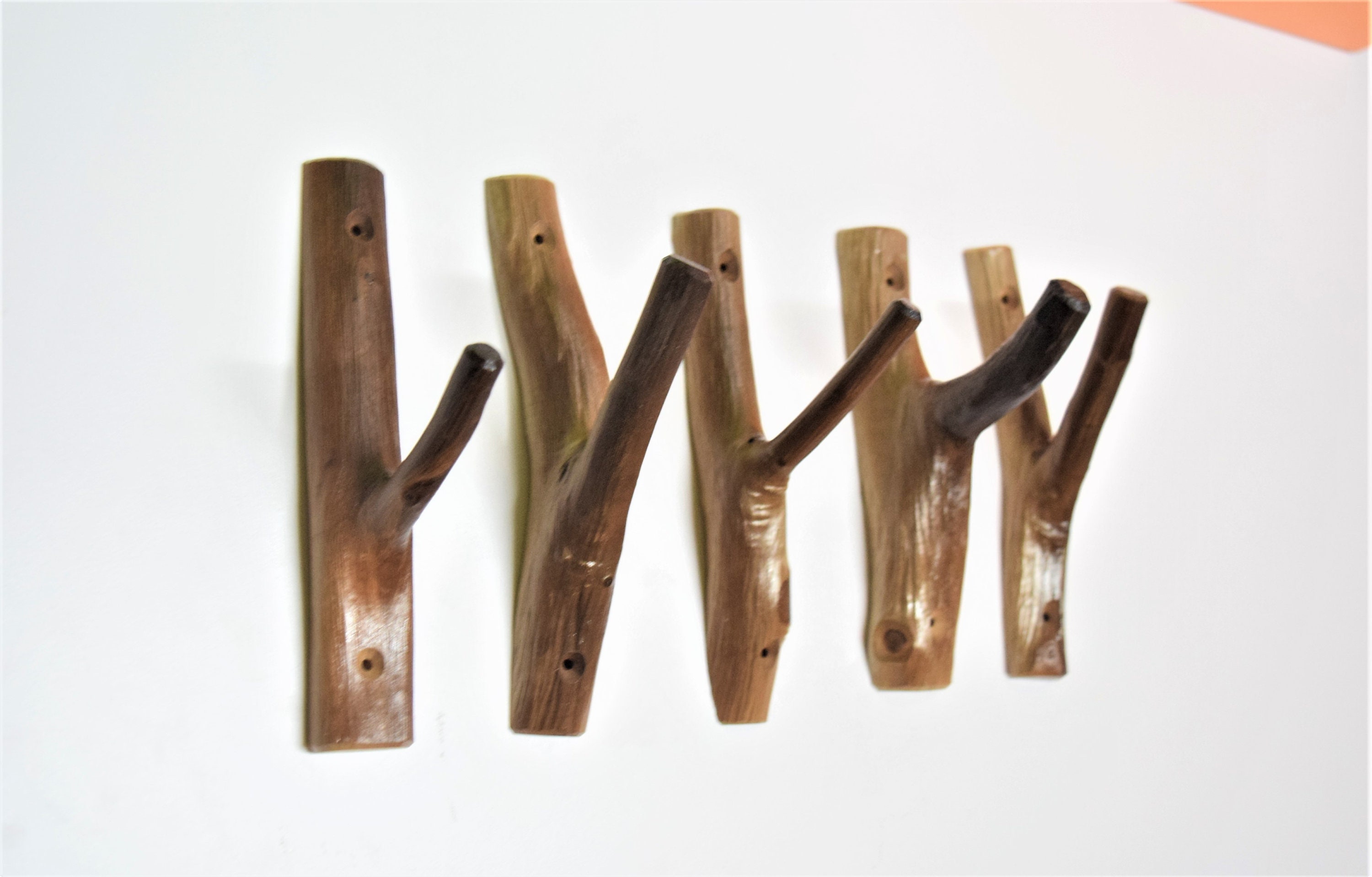 Set di 5 grucce in legno, ganci da parete in legno massello nordico, 5 ganci creativi a forma di ramo d'albero, ganci da parete in legno, grucce rusti