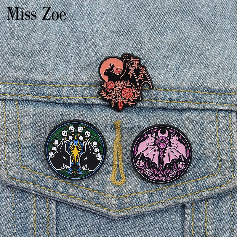 Florale Fledermaus Emaille Pins Benutzerdefinierte Geister Schatten Broschen Revers Abzeichen Kleidung Gothic Tier Schmuck Geschenk für Freunde Image