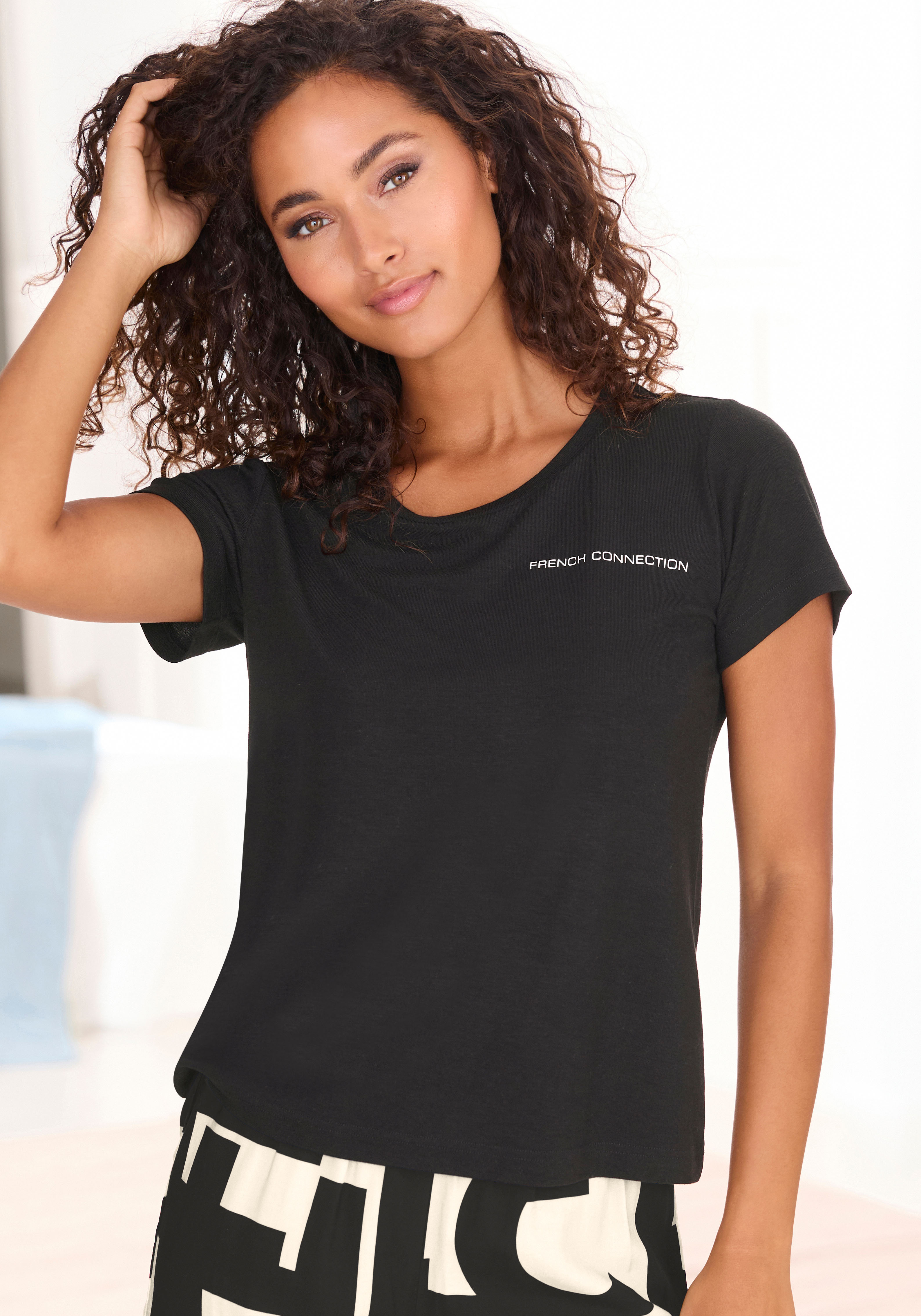 T-Shirt FRENCH CONNECTION, Damen, Gr. 48/50, schwarz, Single Jersey, Obermaterial: 62% Polyester, 33% Viskose, 5% Elasthan, unifarben, Basic hüftlang, Rundhals, eingesetzt, Shirts T-Shirt, mit kleinem Logoprint auf der Brust