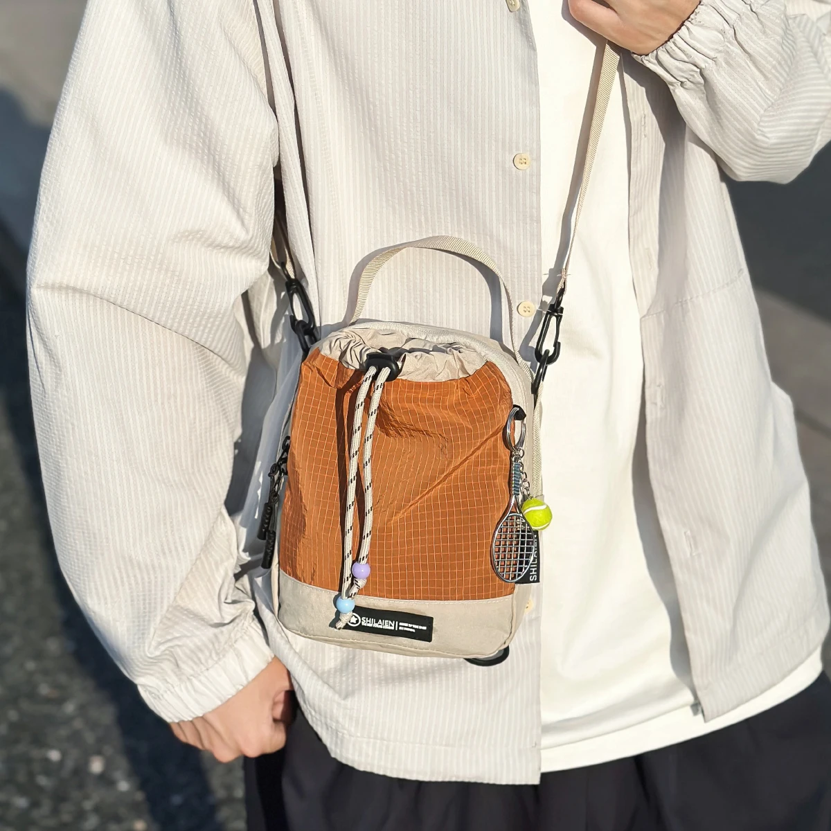 Borsa a tracolla per pendolari alla moda Borsa per cellulare Borsa da petto multifunzionale leggera Borsa a tracolla impermeabile per tazza d'acqua di grande capacità Borsa per bottiglia d'acqua