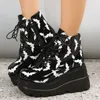 Damen-Stiefeletten mit Punk-Print und Plateausohle, Lackleder, klobiger Keilabsatz, Schnürung, bequeme Gothic-Street-Fashion-Freizeitschuhe