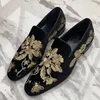 Slipper Männer Schuhe Mode schwarz Imitation Wildleder Gold Stickerei Blume Business Freizeit schuhe Sapatos Para Hombre