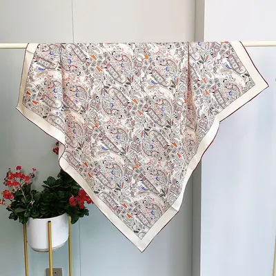 Paisley Silk Scarf 90CM Brands Twill Bandanas Handmade Hems Rollerd Shawls Neck Accessories Clothing Decoration Christmas Gift