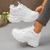 Modische weiße Plateau-Sneaker für Damen, dicke Sohle, rutschfeste Sportschuhe für Damen, Schnür-Höhenerhöhung, klobige Turnschuhe, Größe 35–42
