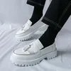 Modische Herren-Loafer mit weißen Quasten, große Größe 46, britischer Stil, klobige Schuhe, lässige Business-Lederschuhe für Herren, Mokassins