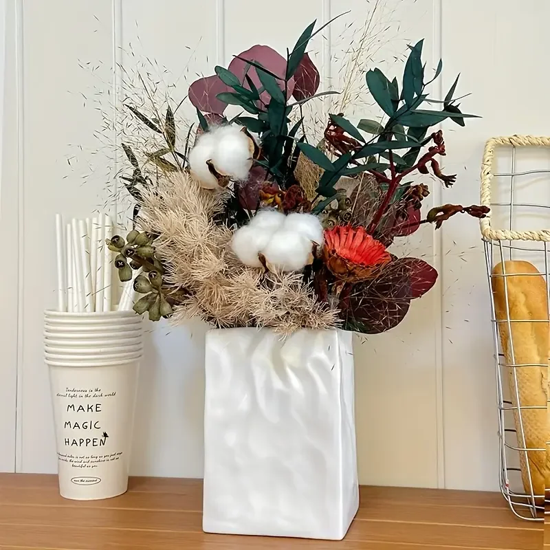 Kreative minimalistische plissierte Papiertüte, einzigartige Harzvase, minimalistische nordische Bohemian-Stil, Desktop-Heimdekoration Image