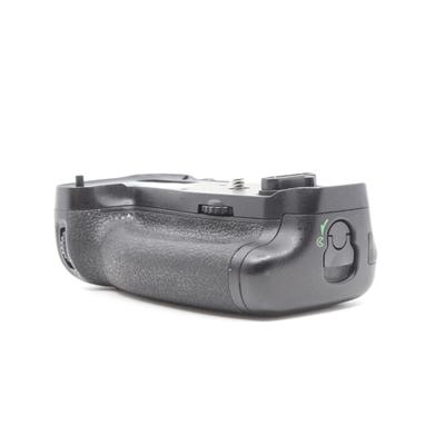 Used Nikon Mb-D16 Battery Grip