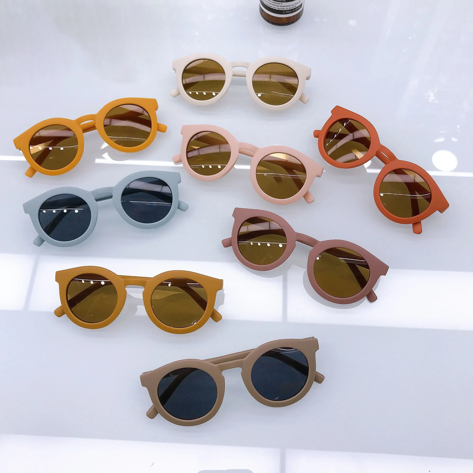 2025, neue Sonnenschutz-Sonnenbrille mit ovalem Rahmen, Kindermode, Straßenfotografie-Version, Sonnenbrille für Jungen und Mädchen Image