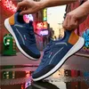 Modische schwarze Sportschuhe für Herren, 2025, zum Schnüren, lässig, leicht, atmungsaktiv, flache Schuhe, bequeme vulkanisierte Herrenschuhe