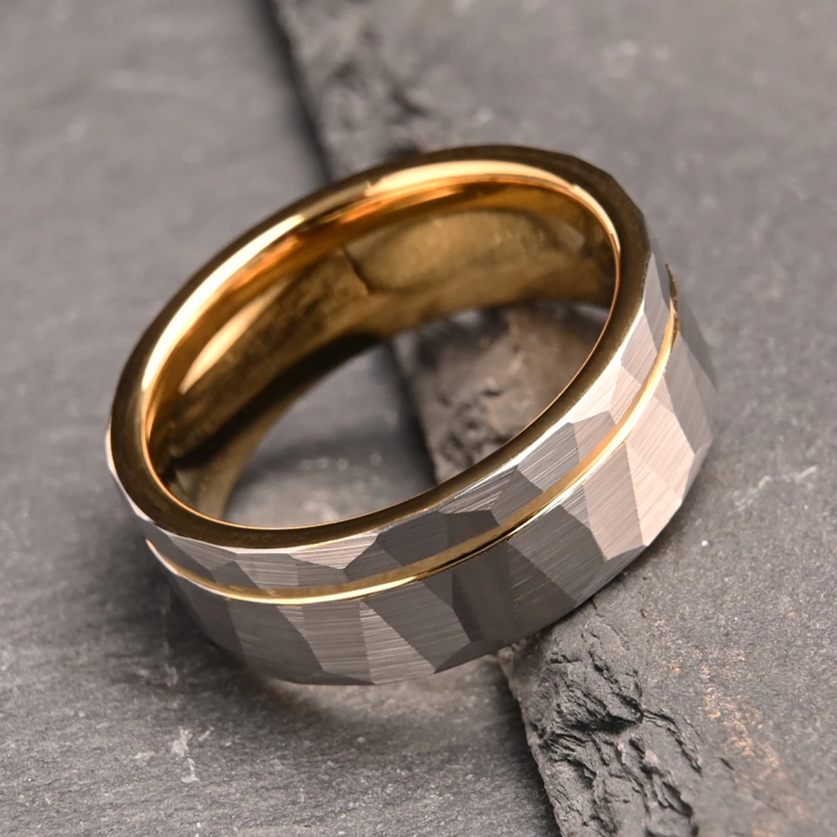 8MM Gehämmerter Wolframcarbid-Ring Herren-Eheringe Anillos Bague Homme Paar-Verlobungsringe Modeschmuck Verlobungsringe Image