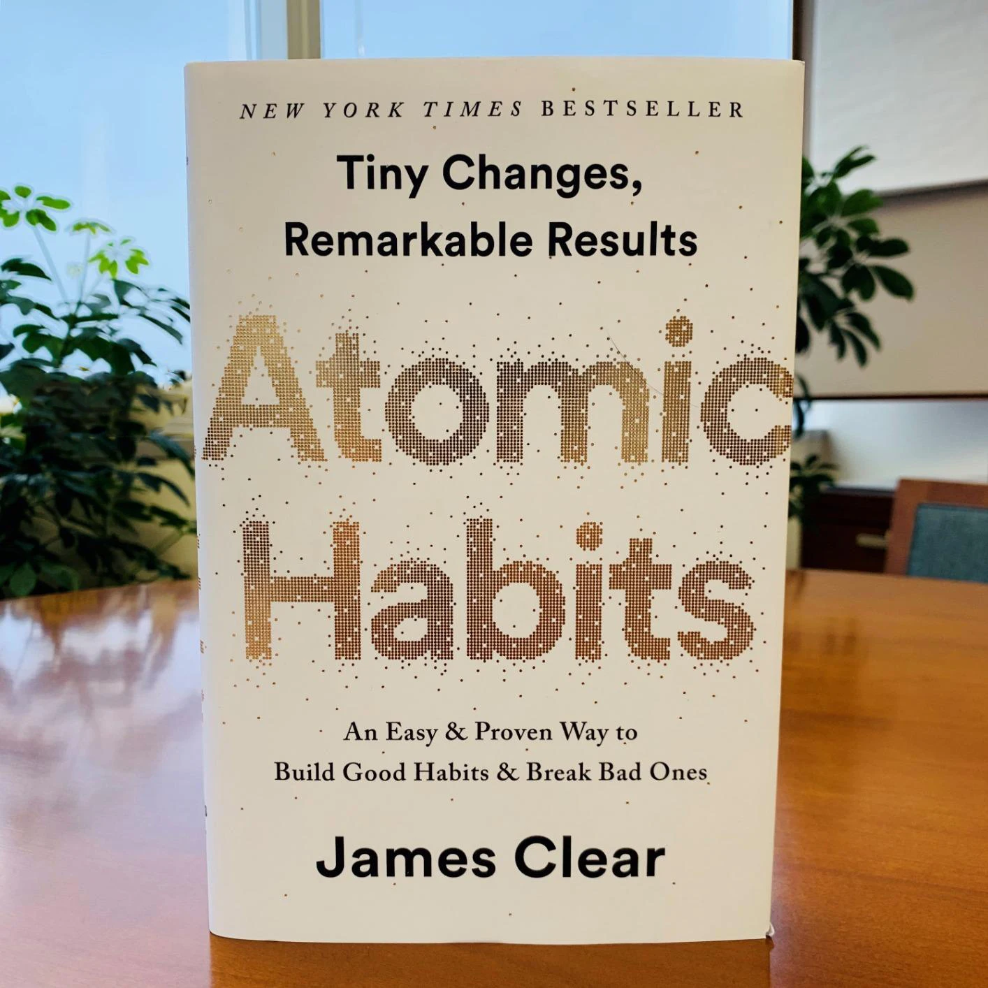 Atomic Habits – Ein lebensverändernder Leitfaden zur persönlichen Entwicklung und Verhaltensänderung, leicht lesbar für Jugendliche und Erwachsene, ein Muss-Lesebuch Image