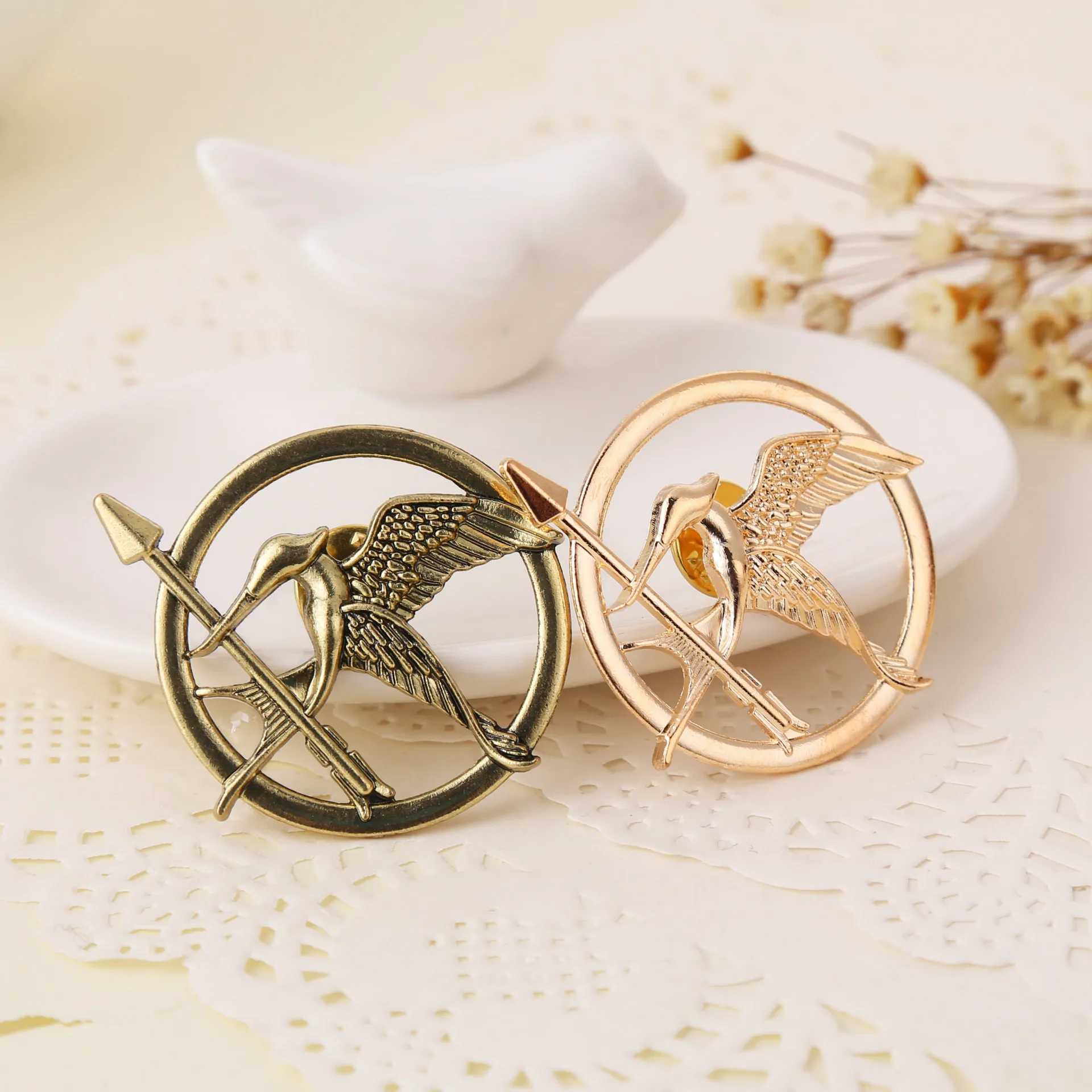 Mode trendiger Schmuck The Hunger Games Beliebte Vintage-Stil Vögel Broschen Filme Schmuck Cosplay Geschenke Image