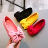 2025 neue Mode Mädchen Schuhe PU Leder Mit Großen Bowtie Candy Farbe Kinder Sandalen Slip-on Kinder Casual schuhe 21-36 Weiche Heißer