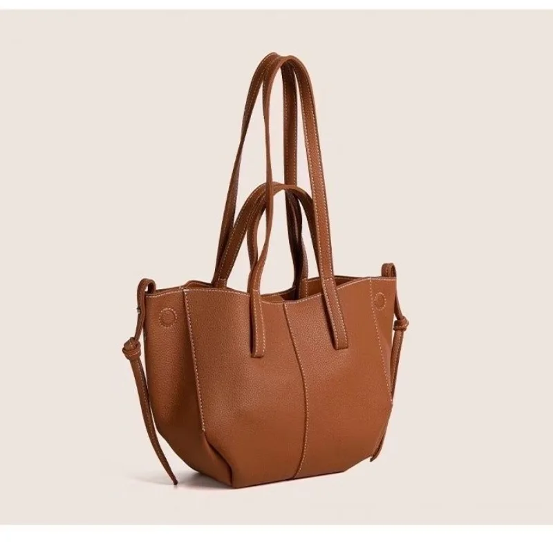 Nouveau sac fourre-tout à main en cuir PU français avec grande capacité sac pour femmes à la mode et à la mode sac à main à une épaule sous les aisselles