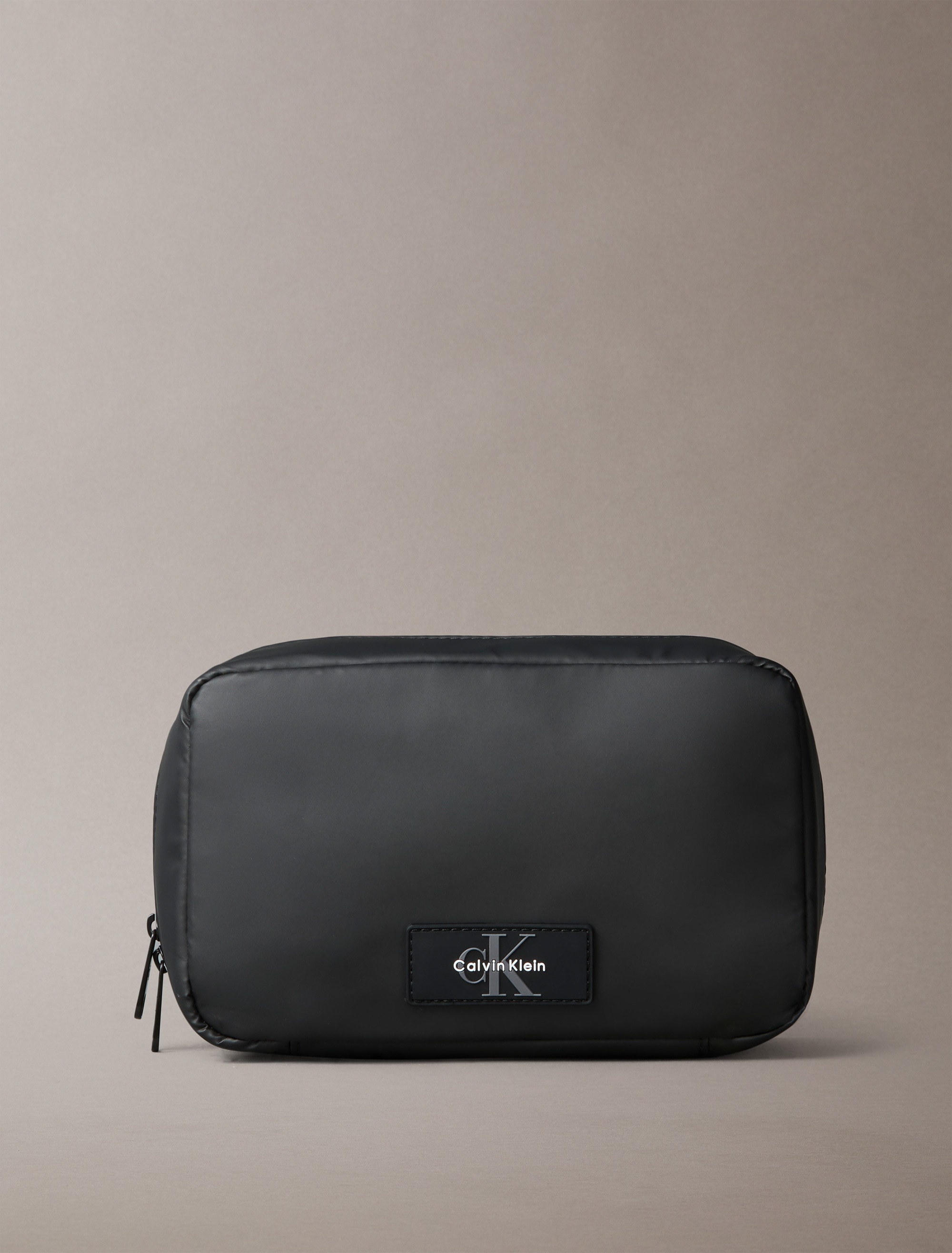 Kulturbeutel CALVIN KLEIN "UTILITY DOPP KIT W/ HANGER", Damen, Gr. B/H/T: 20cm x 12,5cm x 8cm, schwarz, Polyester, Taschen, Waschtasche, Toilettenbeutel, Kulturtasche Image