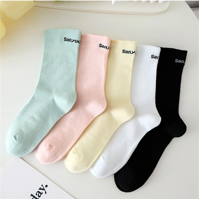 Dreamlikelin 5 paare/los Frauen Herbst Winter Socken Koreanischen Stil Candy Farbe Einfache Brief Drucken Mädchen Mittleren Rohr Socken Image
