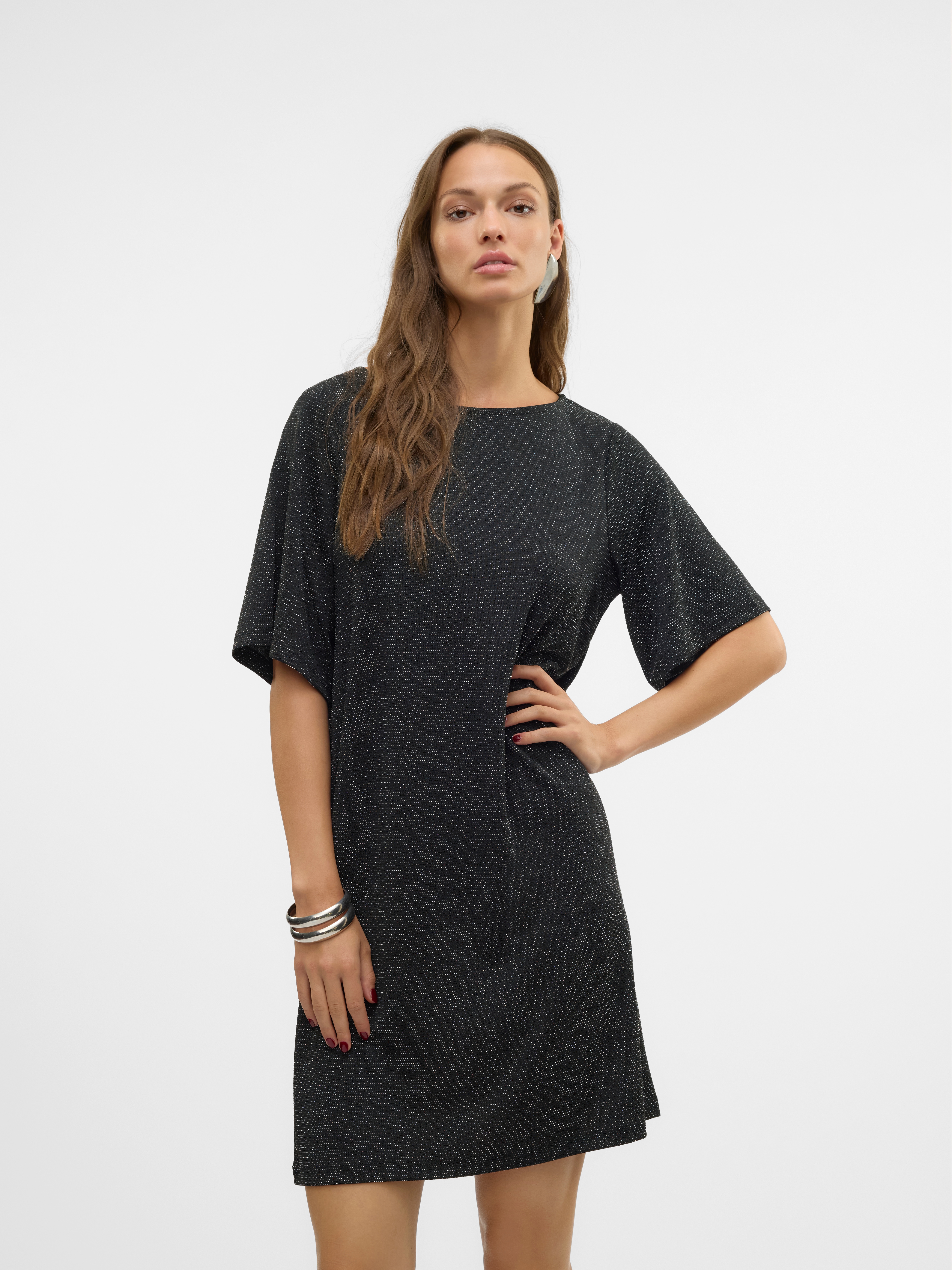 Midikleid VERO MODA "VMKANVA 2/4 TEE DRESS JRS GA", Damen, Gr. S, N-Gr, silber (schwarz detail:silber lurex), Jersey, Obermaterial: 73% Polyester, 22% metallisierte Fasern, 5% Elasthan, unifarben, loose fit kniefrei, Rundhals, Kleider Midikleid,...