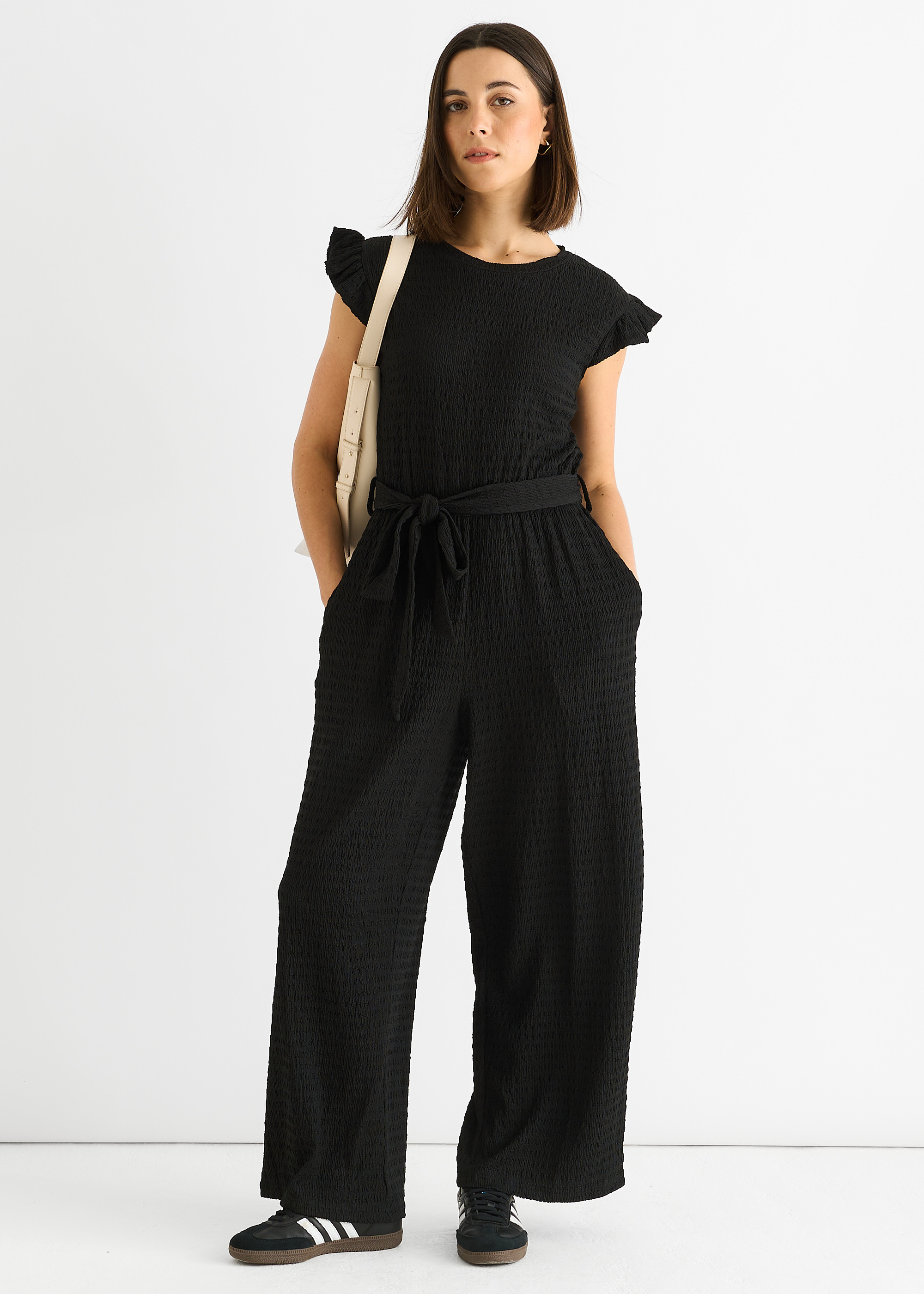 Schwarzer Jumpsuit mit elastischer Taille und Rüschen aus Stretch-Material Image