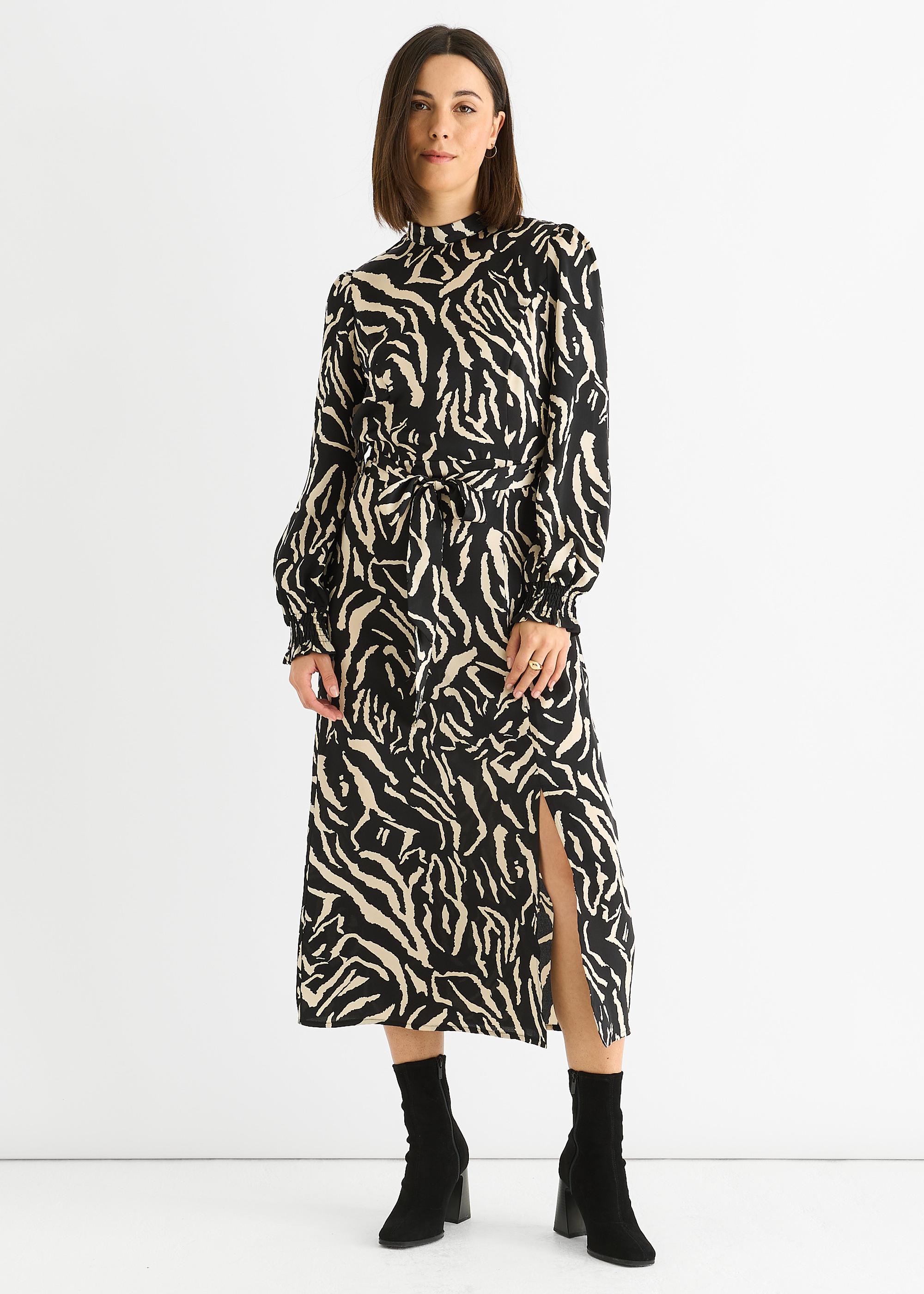 Schwarzes Tier-High-Neck-Satin-Midikleid Image