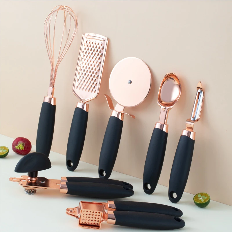 7Pcs Schwarz Küche Gadgets Set Kupfer Beschichtet Edelstahl Utensilien Eis Schrei Scoop Schäler Knoblauch Presse Käse Reibe Schneebesen