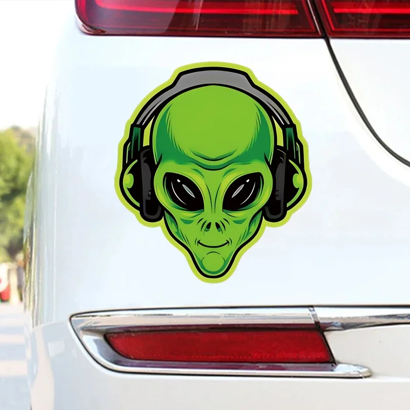 Autocollant de moto 1 pièce, personnage alien vert et décalcomanie amusante, autocollant de dessin animé de carrosserie de voiture, autocollant de voiture et de moto, accessoires automobiles