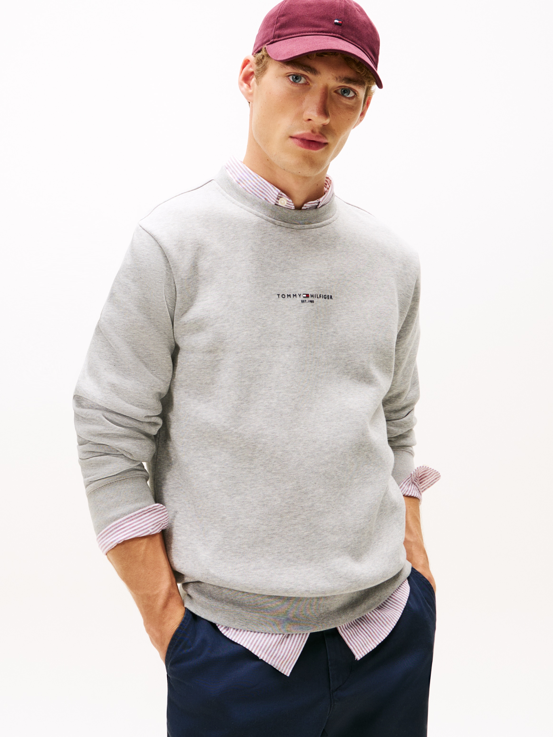 Sweatshirt TOMMY HILFIGER "TOMMY LOGO TIPPED CREWNECK", Herren, Gr. M, grau (light grau heather), Sweatware, Obermaterial: 63% Baumwolle, 37% Polyester, Casual, regular fit hüftbedeckend, Rippbündchen kontrastfarben, Sweatshirts