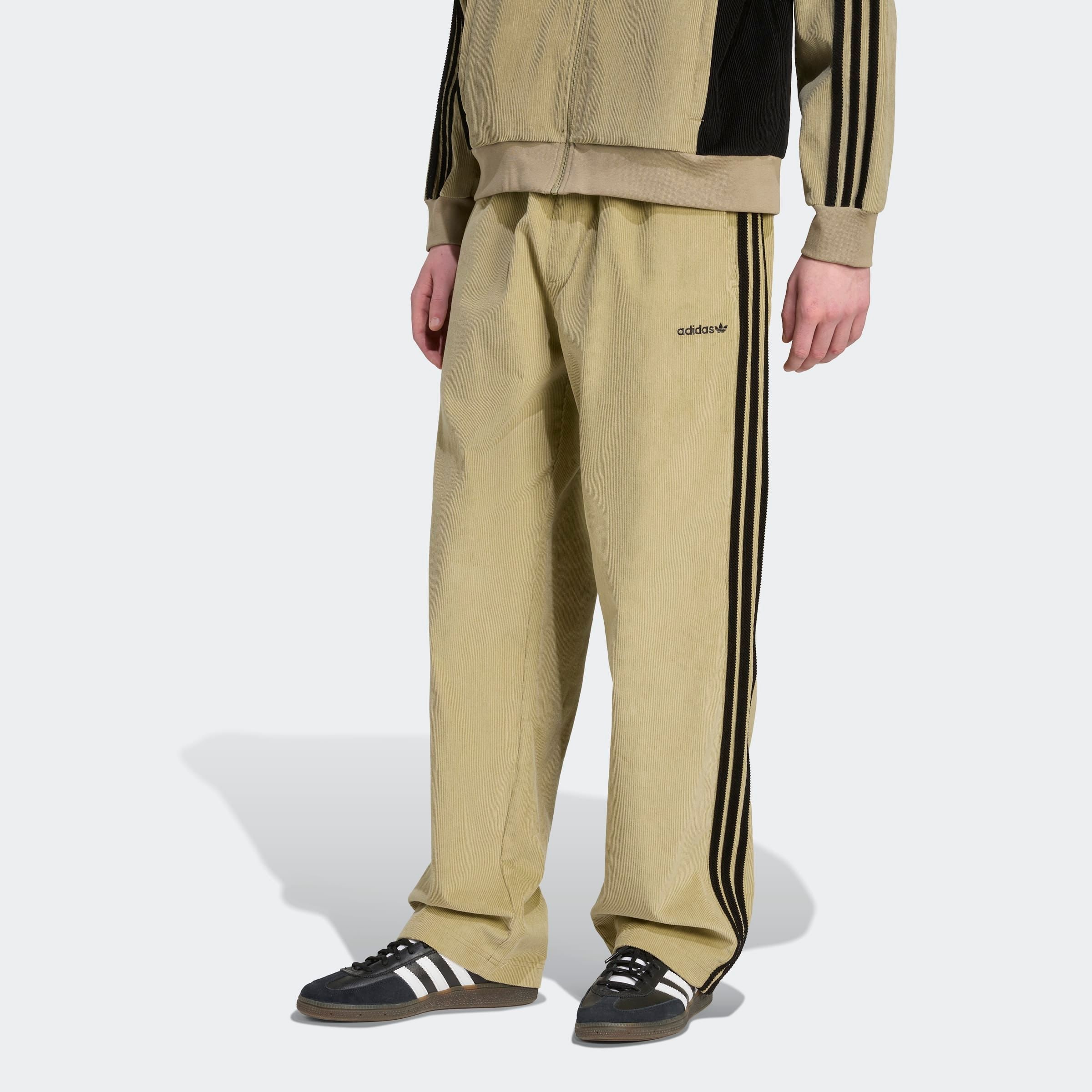 Sporthose ADIDAS ORIGINALS "CORD PANT", Herren, Gr. L, N-Gr, grün (orbit grün, schwarz), Obermaterial: 100% Baumwolle, Hosen Sporthose, sportlicher Stil, für Freizeit und Sport, aus 100 % Baumwolle