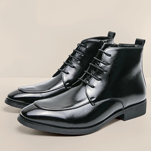 Glänzend schwarze Chelsea-Stiefel für Herren mit poliertem Finish, elegante Slip-On-Abendschuhe für formelle Anlässe, das Büro und besondere Anlässe Image
