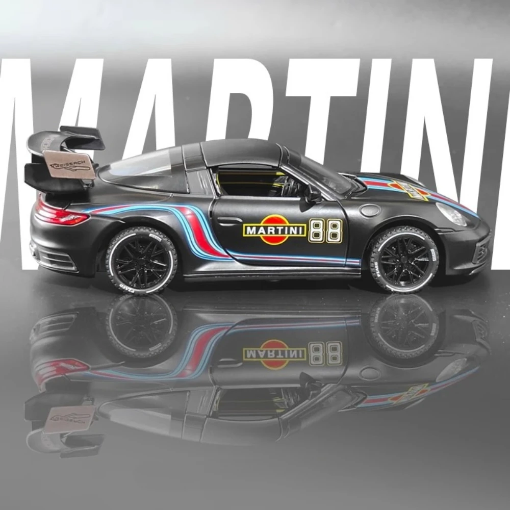 Maßstab 1:32 Martini 911 TARGA 4S GT3RS Sportwagenmodell Spielzeug Musik Licht Zurückziehen Türen Geöffnete Modelle Hobby Ornamente Geschenke