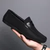 Sommer Männer Casual Schuhe Leder Mokassins Atmungsaktive Slip auf Italienische Bootsschuhe Luxus Marke Herren Fahren Faulenzer Größe 39-46