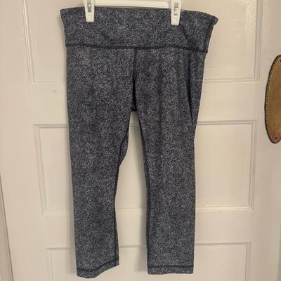 Lululemon Athletica Pants & Jumpsuits | Lululemon Leggings Womens 10 Gray Black Wunder Under Crop Iii Rio Mist 23” Yoga | Color: Black/Gray | Size: 10