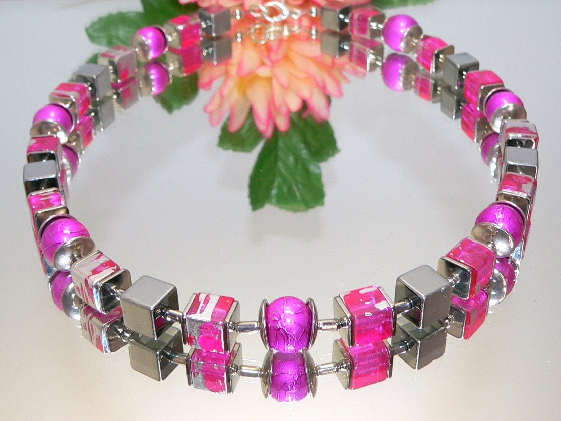 Catena, collana, catena a cubo, cubo, cubo di ematite, perline di vetro, cubo di vetro, rosa, argento,