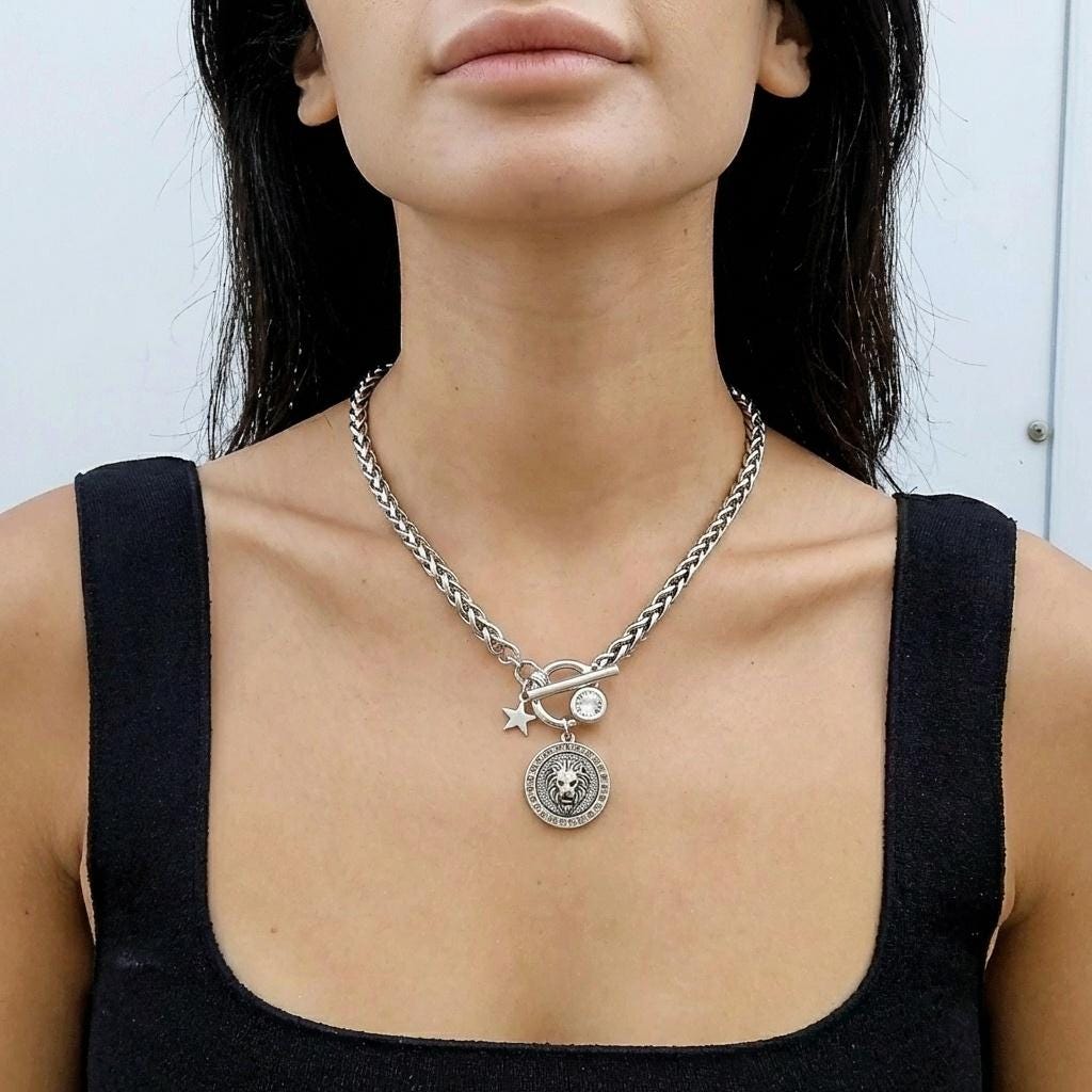 Collana vistosa in argento, collana in argento con chiusura a moschettone e ciondolo a leone, collana con leone in argento, collana vistosa, collana i