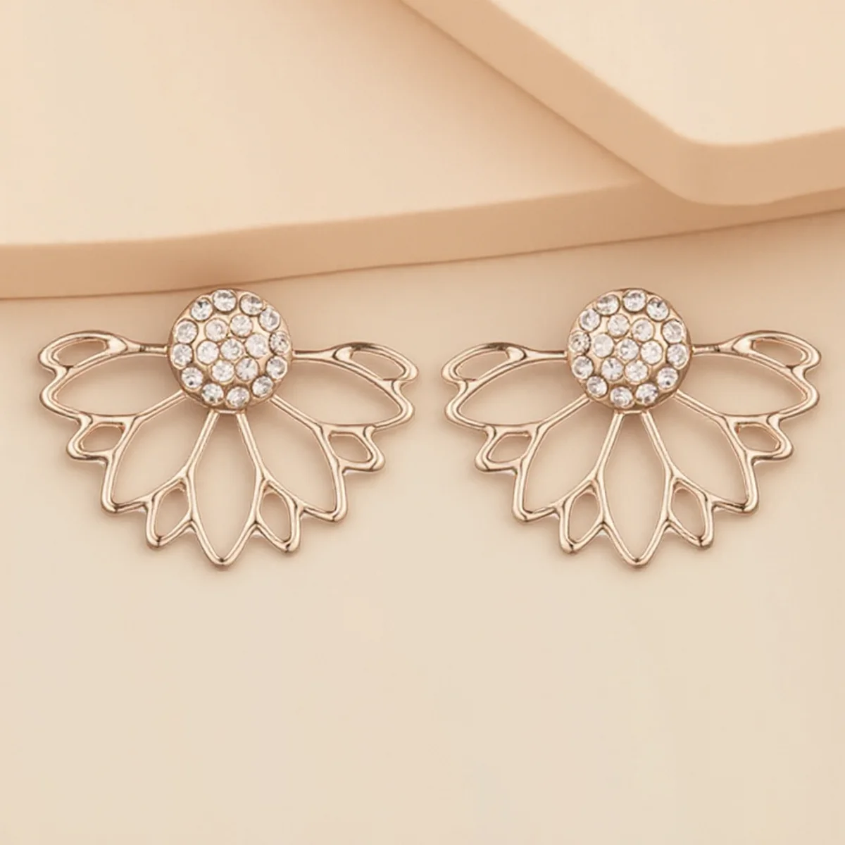 Lotus-Ohrstecker für Damen und Mädchen, Gold, Silber, Blumen-Ohrringe, schlichter eleganter Schmuck, Geschenk, modische Ohrringe, trendige Accessoires