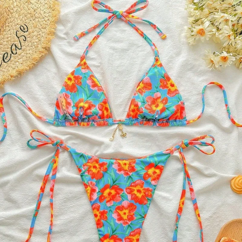 Sexy Blumen-Bikini-Set, verstellbare Krawatte, seitlicher Neckholder, zweiteiliger Badeanzug für Damen, süß, aber modisch, Premium-Strandbekleidung für den Urlaub Image