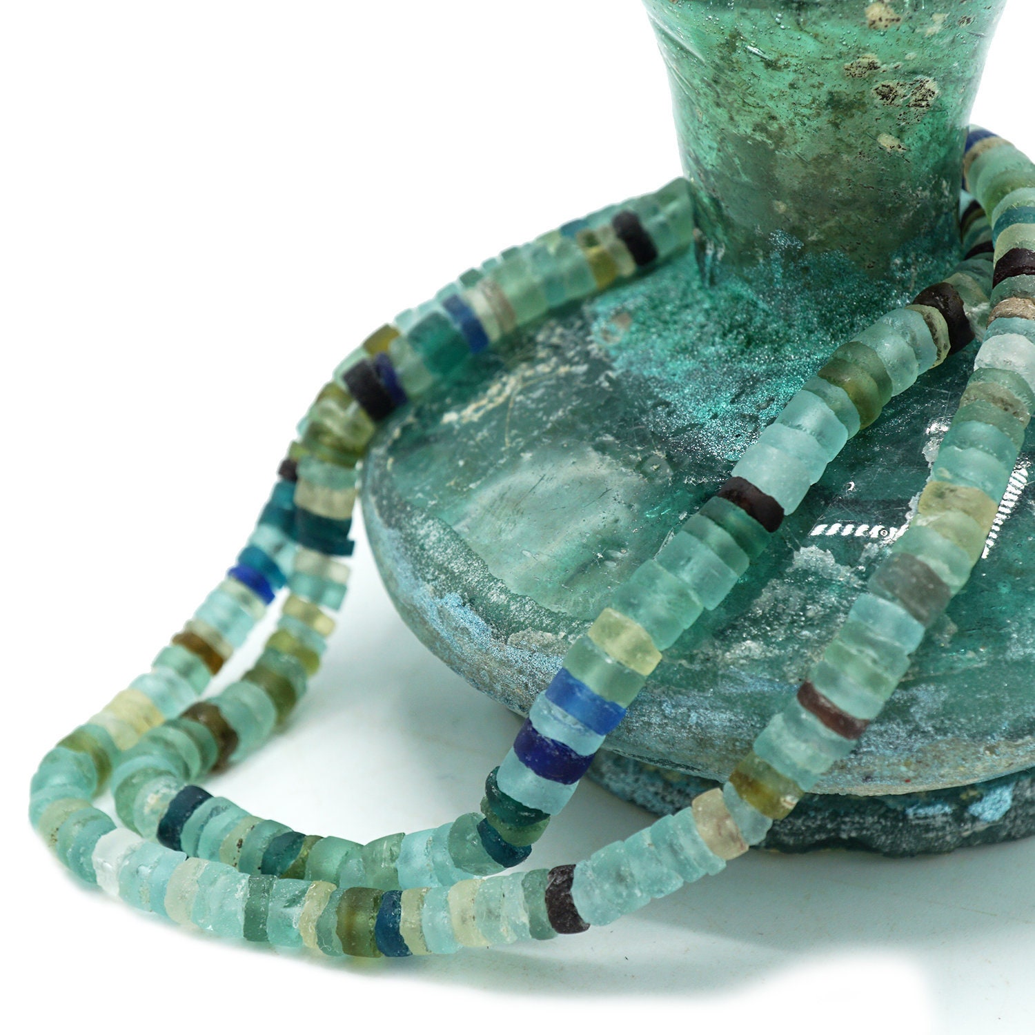 "Perline Heishi in vetro romano antico afghano (4 mm) da 15,5\" di filo intero, perline in vetro romano riciclato provenienti dall'Afghanistan - all'ing"