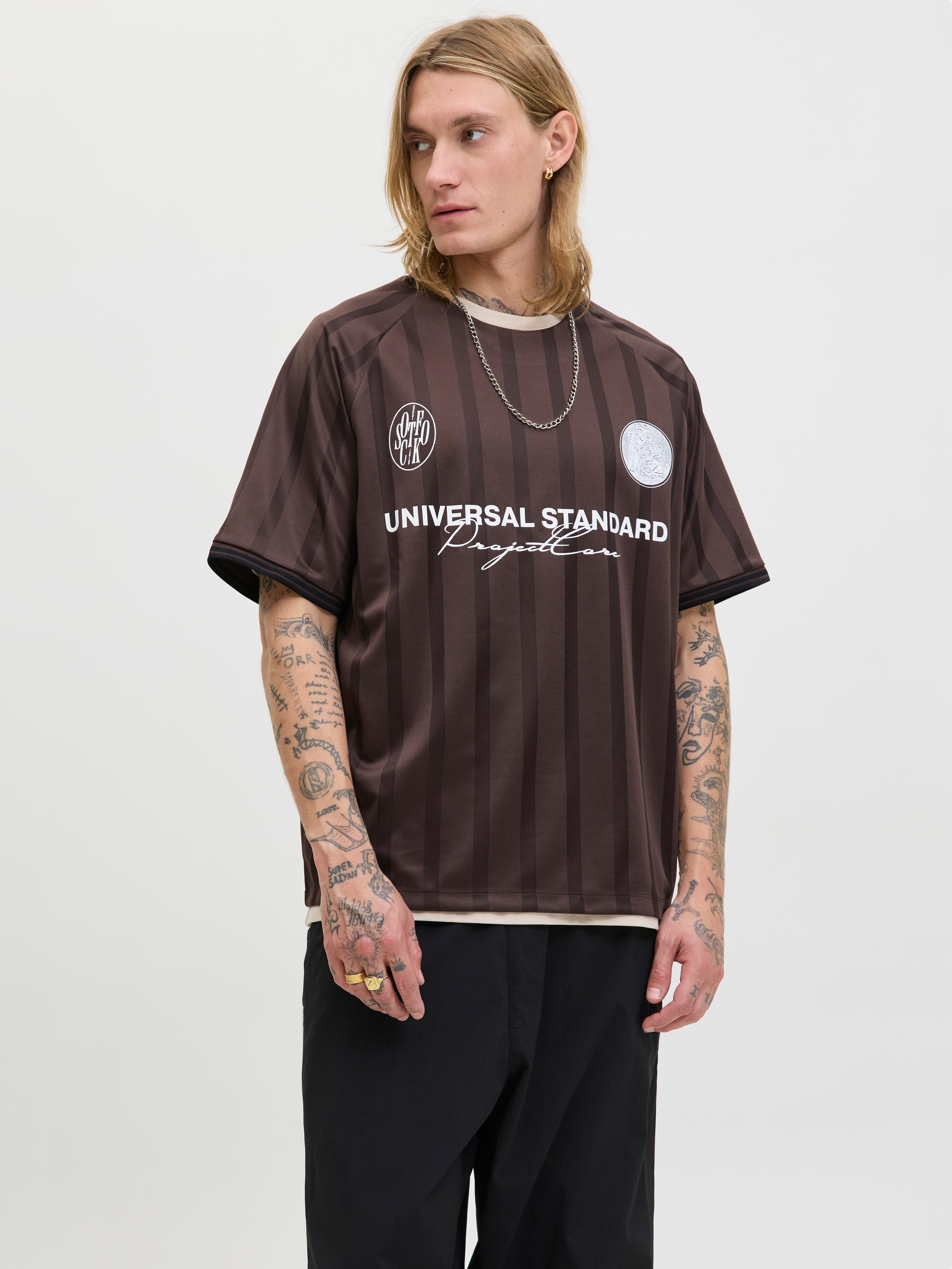 Trainingsshirt JACK & JONES "JCOCOVER RETRO FOOTBALL TEE SS LN", Herren, Gr. M, braun (seal braun), Jersey, Obermaterial: 100% Polyester, bedruckt, relaxed fit, Rundhals, Shirts