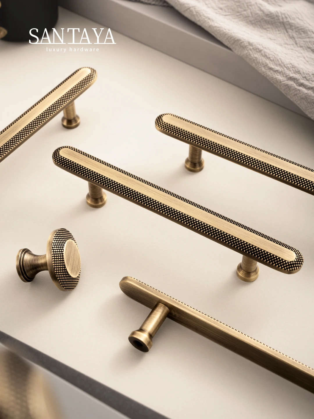 Santaya Gerändeltes Gitter, antikes Messing, Küchenschrankgriffe, Bronze, Griffe für Küchenschränke, T-Bar, Zieh-Hardware, Schrank- und Schubladenknauf Image