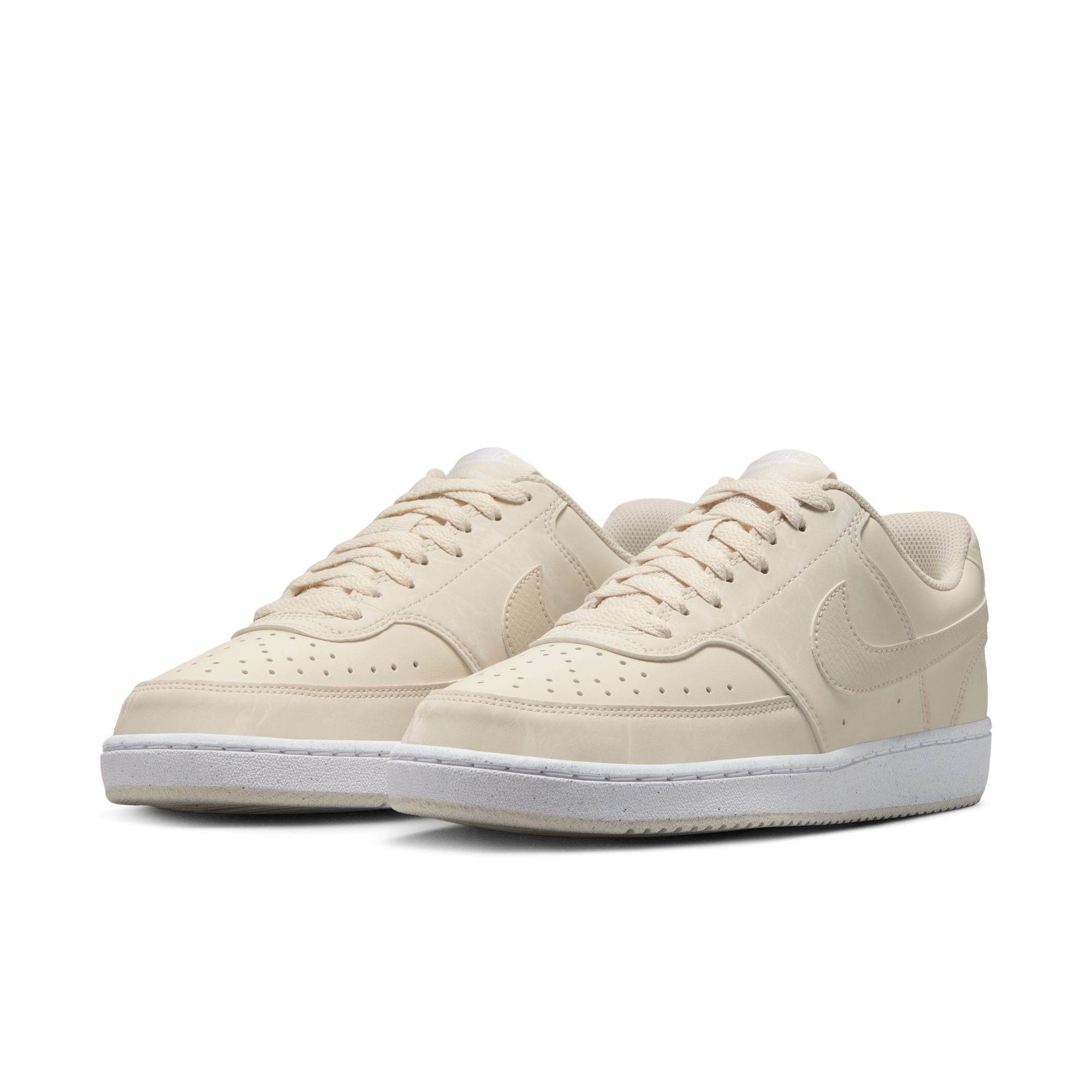 Sneaker NIKE SPORTSWEAR "W COURT VISION LO NN", Damen, Gr. 37,5, lt orewood brn, lt orewood brn, weiß, Synthetik, Schuhe Sneaker