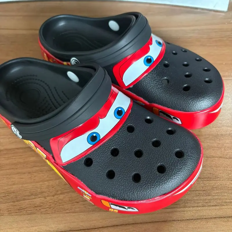 Disney Mcqueens Pixar Cartoon solide wasserdichte Hausschuhe für Erwachsene, Outdoor-Sandalen, lässig, atmungsaktiv, Knöchelwickel, Eva, rot, schwarze Schuhe