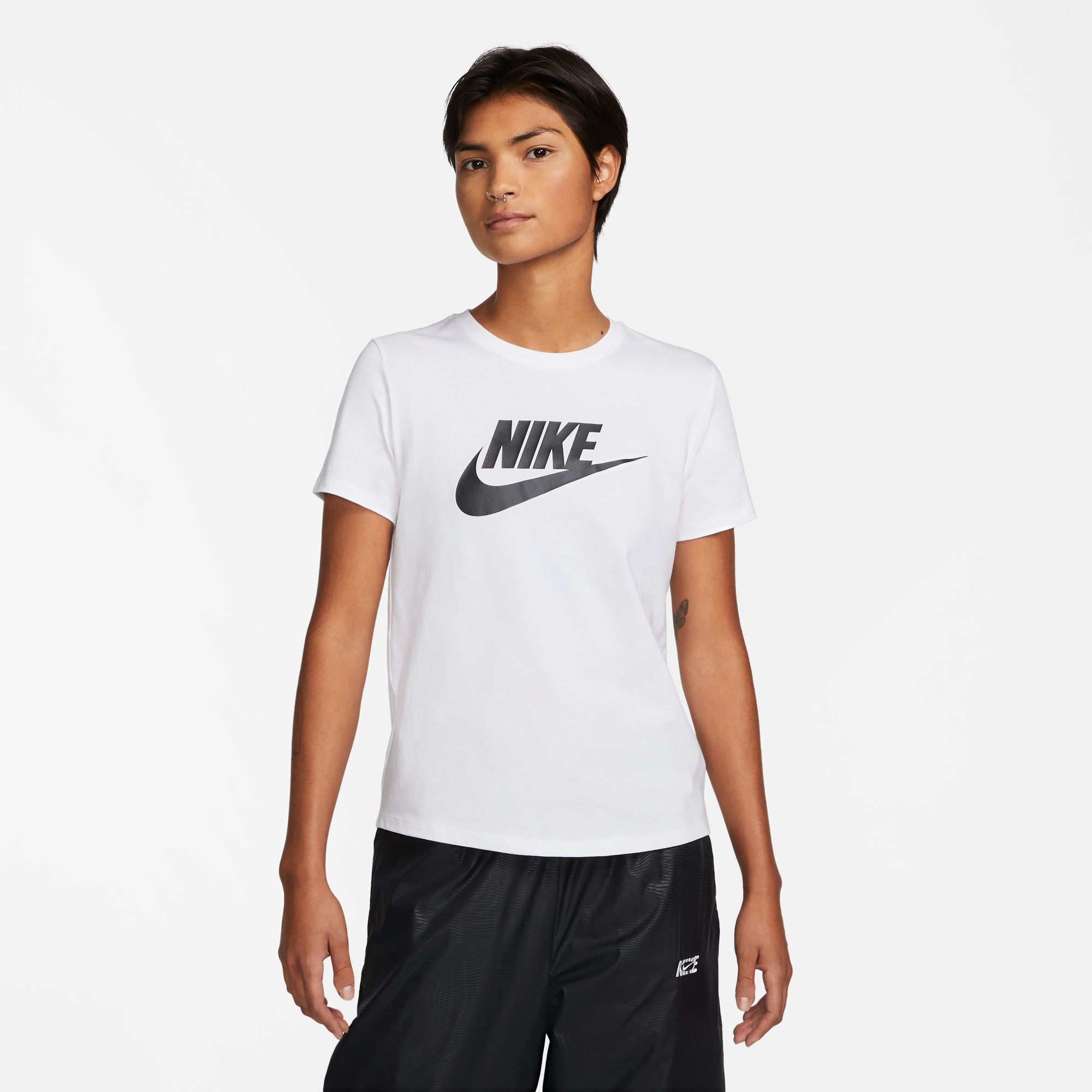 T-Shirt NIKE SPORTSWEAR "Nike Sportswear Essentials Women's Logo T-Shirt", Damen, Gr. M, weiß, Single Jersey, Obermaterial: 100% Baumwolle, Rundhals, Shirts T-Shirt, Basic Damen T-Shirt mit Logo