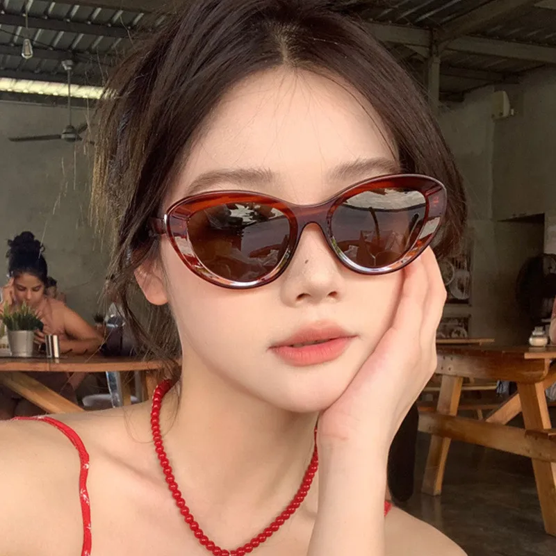 Mode Cat Eye Sonnenbrille Streifen Rahmen Braun Rot Gläser Personalisierte Frauen Party Vielseitig Retro UV400 Image