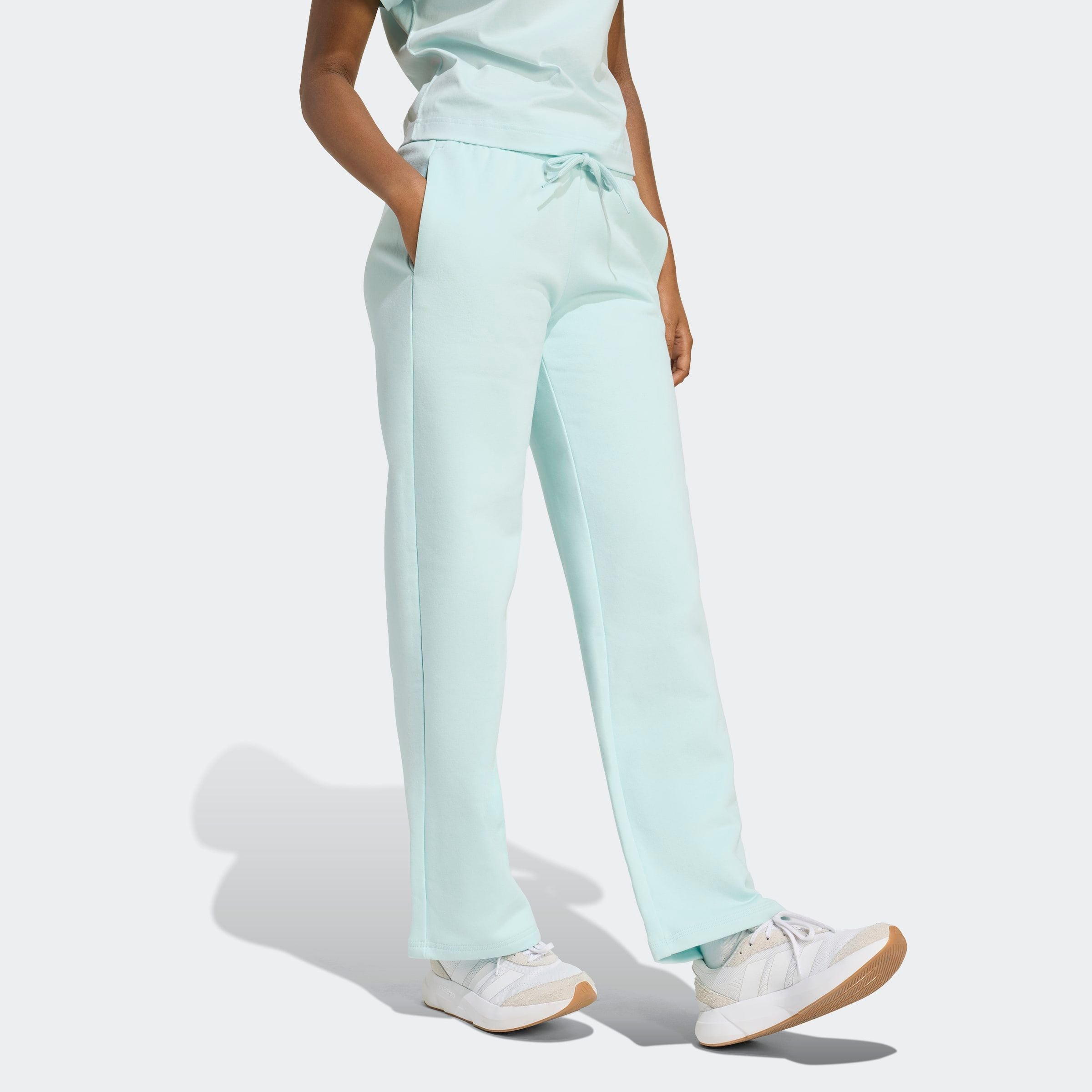 Sporthose ADIDAS SPORTSWEAR "W SL FC PT", Damen, Gr. XS, N-Gr, grün (halo mint, weiß), Obermaterial: 70% Baumwolle, 30% Polyester, Hosen, Locker geschnitten, mittelhoher Bund Image