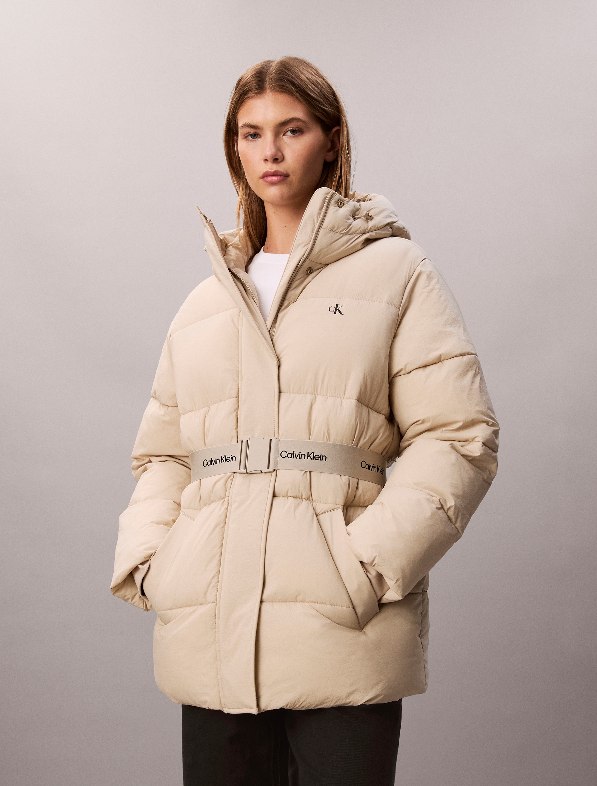Steppjacke CALVIN KLEIN JEANS "BELTED MIDWEIGHT PUFFER", Damen, Gr. S (38), island fossil, Web, Obermaterial: 100% Polyamid, unifarben, regular fit normal, Rundhals, eingesetzt gerader Abschluss, Jacken, Mit Rundhalsausschnitt, regular fit Image