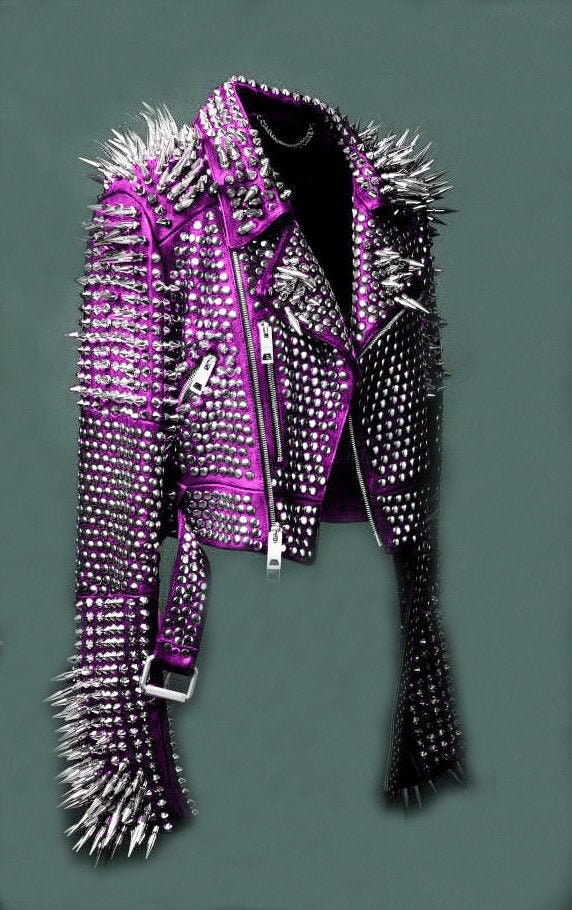 Giacca militare viola da donna. Giacca in pelle borchiata viola, Giacca steampunk gotica da donna con borchie, Giacca borchiata da rocker